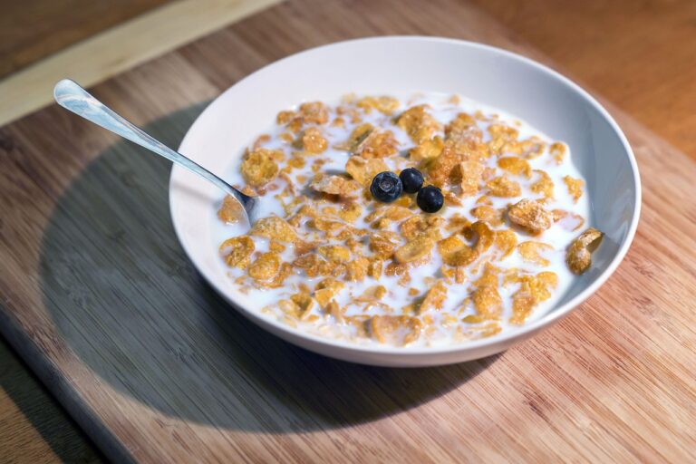 Mangiare cereali a colazione: ecco cosa succede davvero